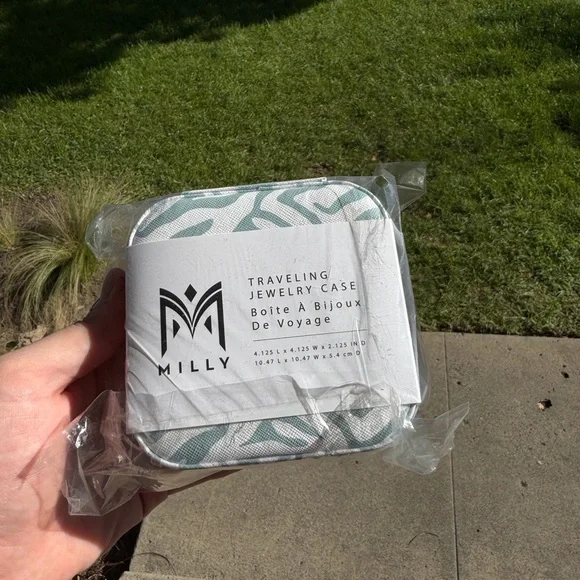 NWT Milly Blue and White Patterned Jewelry Case - Picture 2 of 6